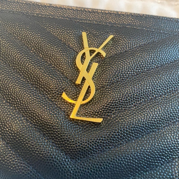 YSL POUCH MONOGRAM BILL POUCH IN GRAIN DE POUDRE EMBOSSED LEATHER gold hardware - Picture 5 of 10